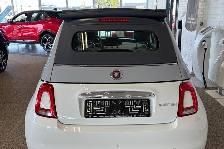 Grå Fiat 500C fra 2021