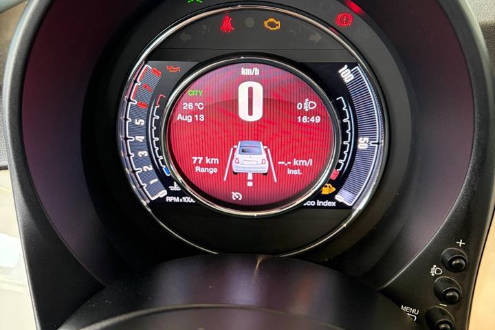 Grå Fiat 500C fra 2021