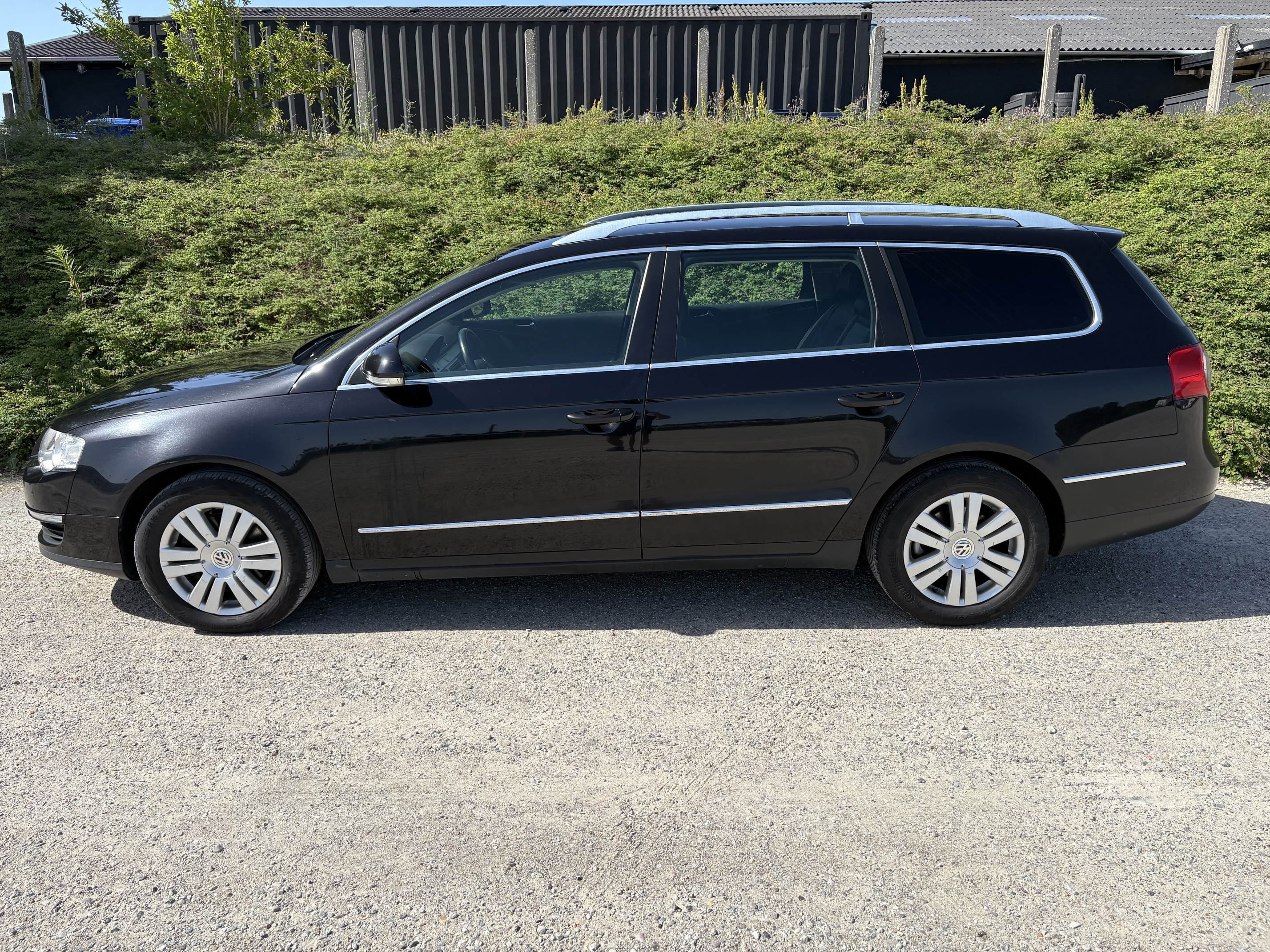 Sort VW Passat fra 2006