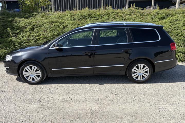 Sort VW Passat fra 2006