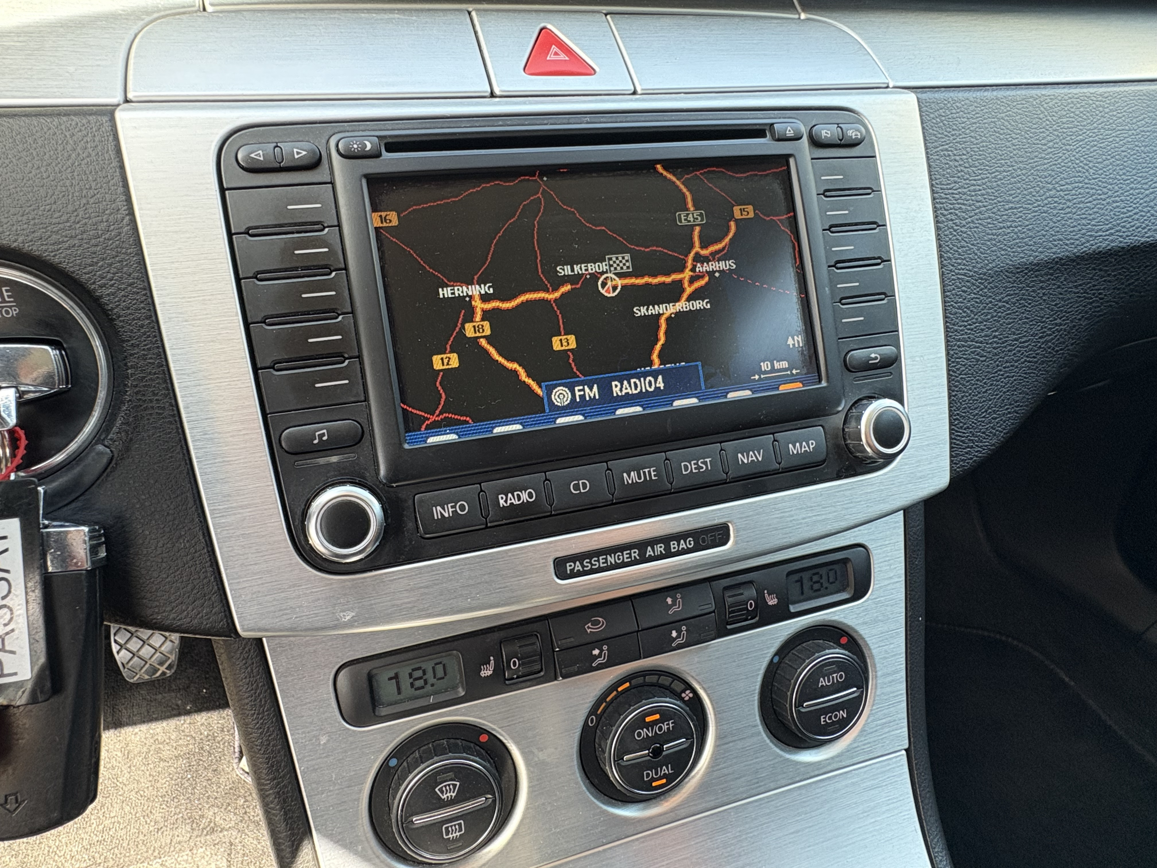Sort VW Passat fra 2006