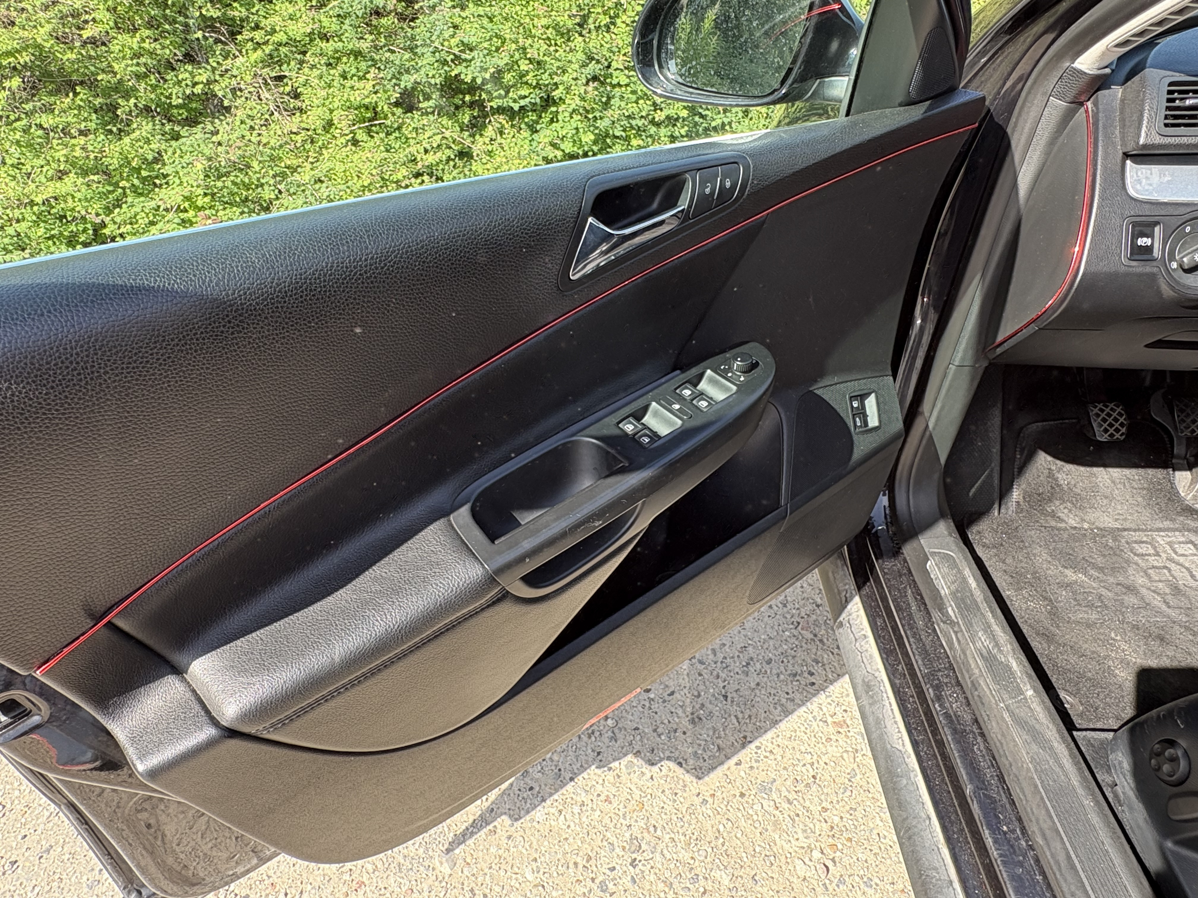 Sort VW Passat fra 2006