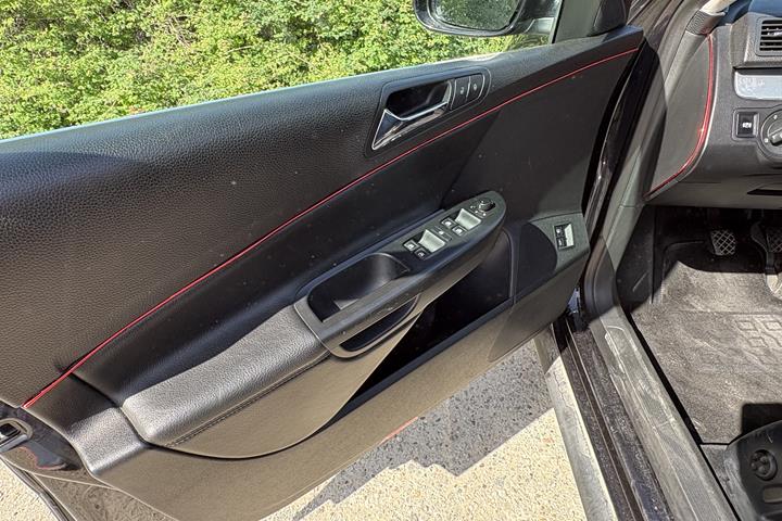 Sort VW Passat fra 2006