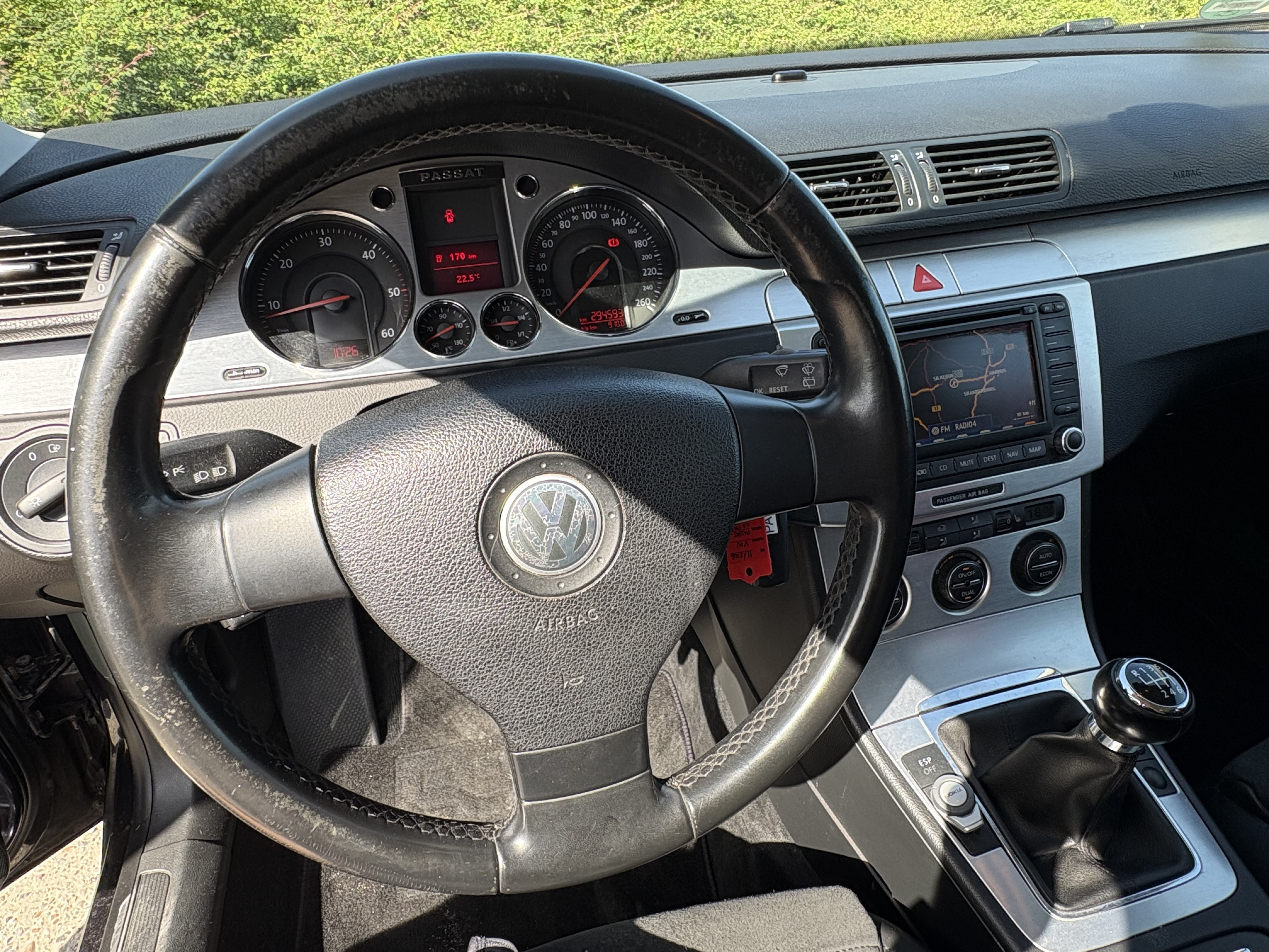 Sort VW Passat fra 2006
