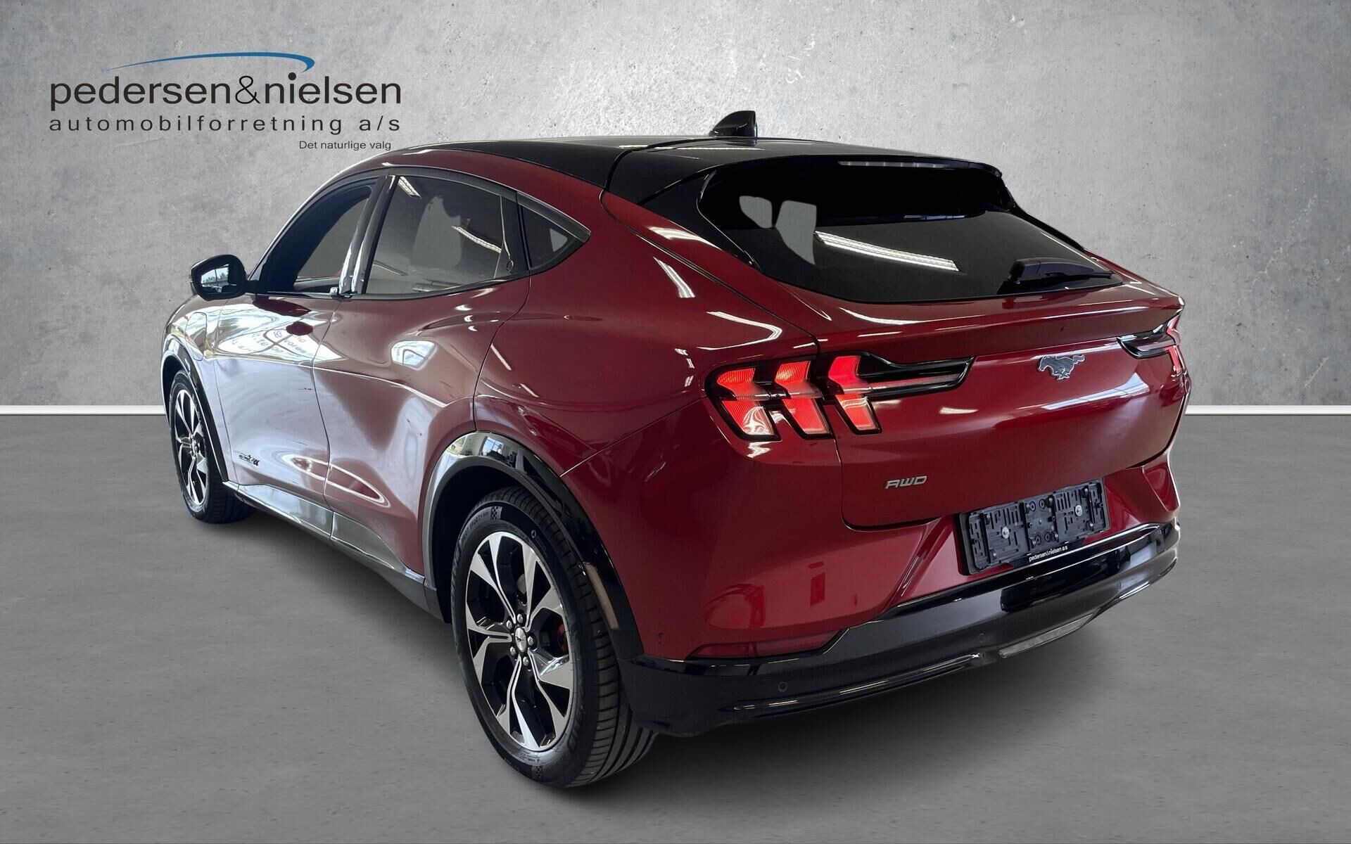 Rød Ford Mustang Mach-E fra 2022