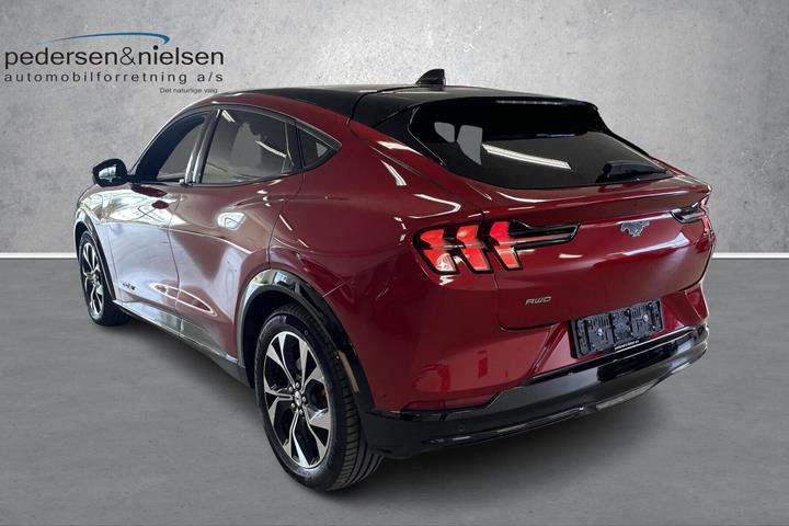 Rød Ford Mustang Mach-E fra 2022