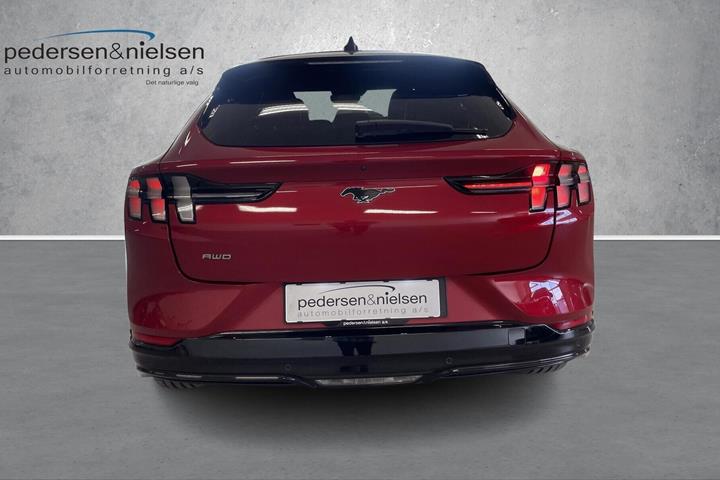 Rød Ford Mustang Mach-E fra 2022