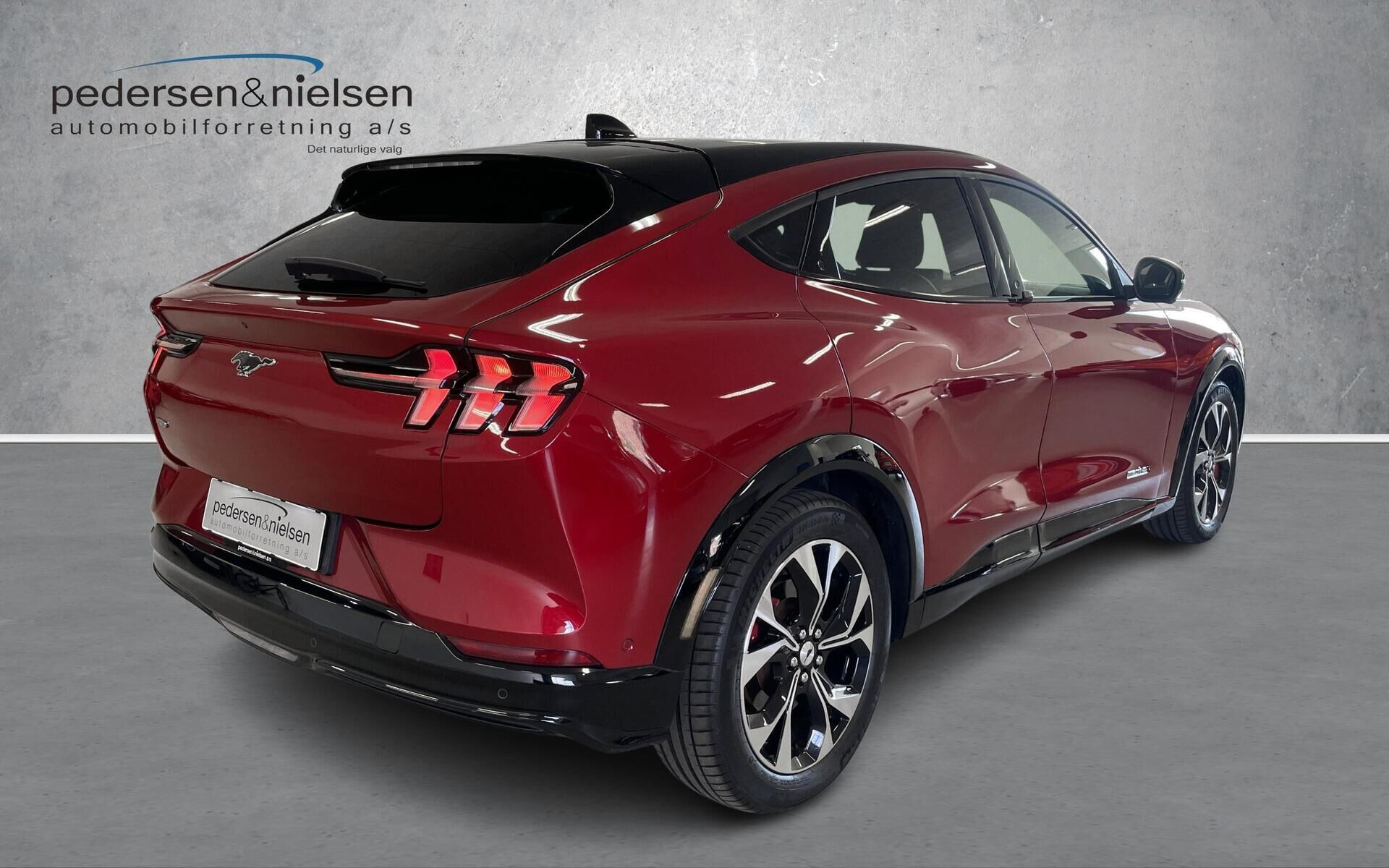 Rød Ford Mustang Mach-E fra 2022