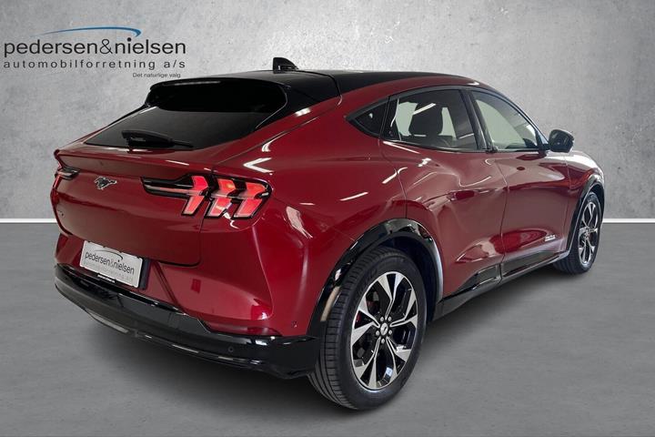 Rød Ford Mustang Mach-E fra 2022