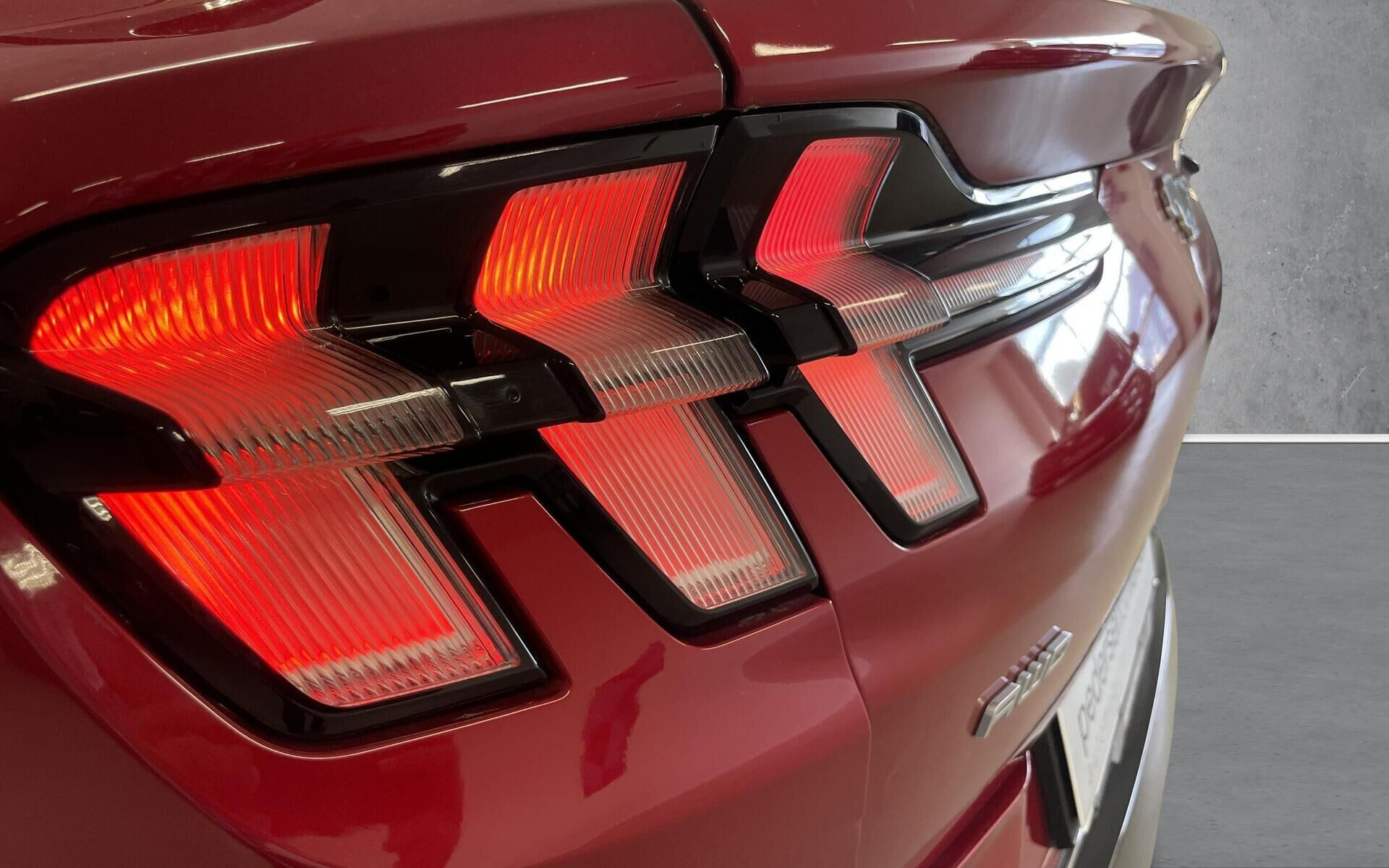 Rød Ford Mustang Mach-E fra 2022