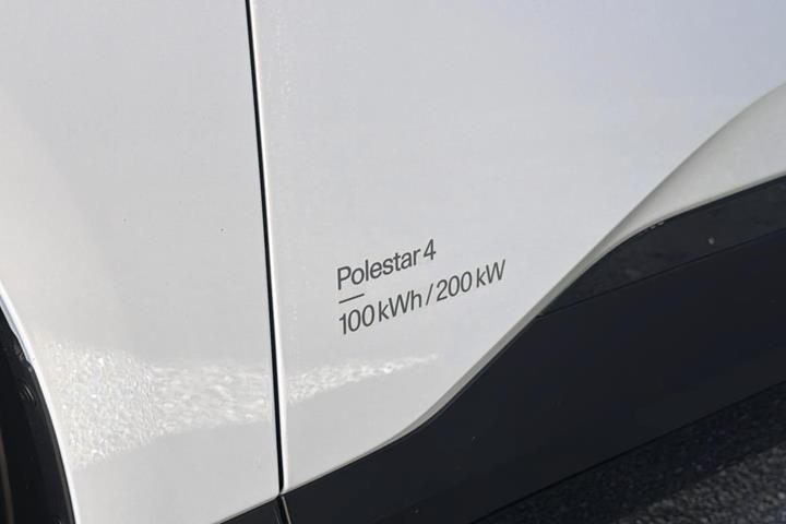 Hvid Polestar 4 fra 2025