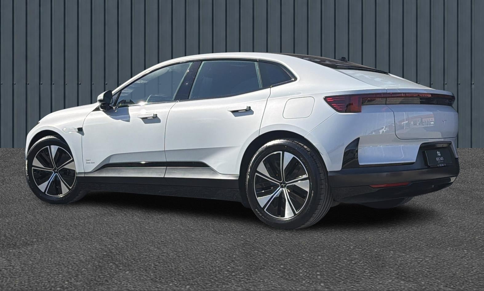Hvid Polestar 4 fra 2025