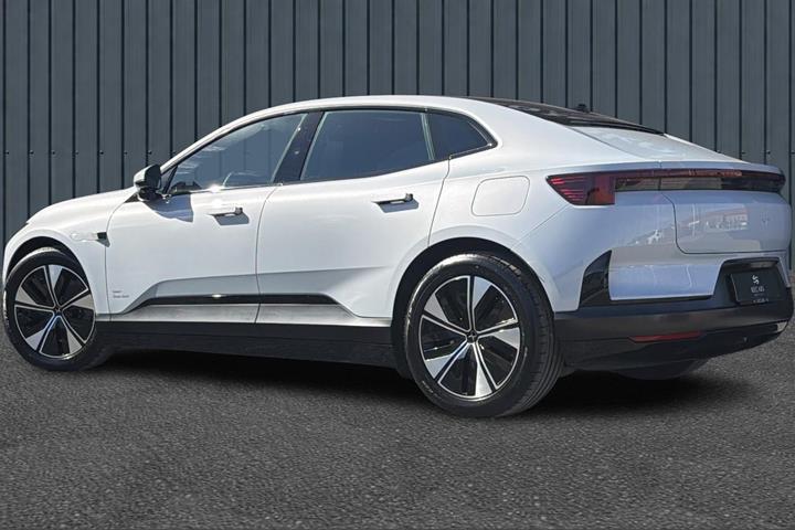 Hvid Polestar 4 fra 2025