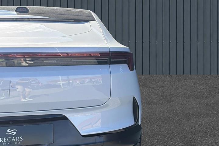 Hvid Polestar 4 fra 2025