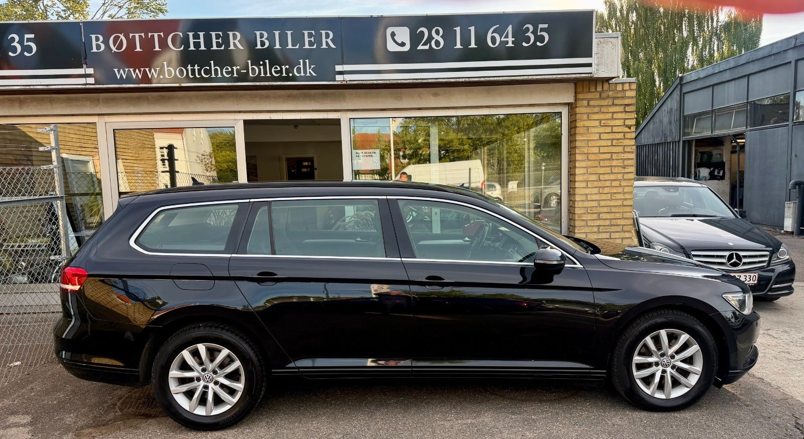 Sort VW Passat fra 2016