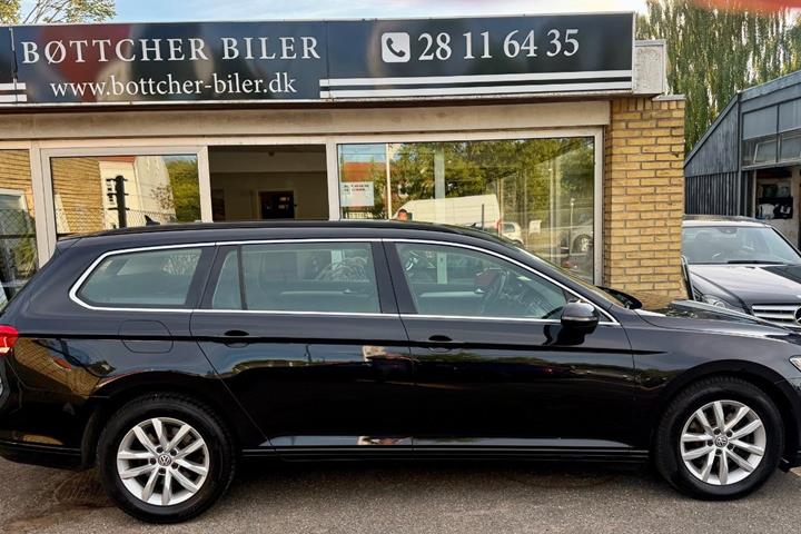 Sort VW Passat fra 2016
