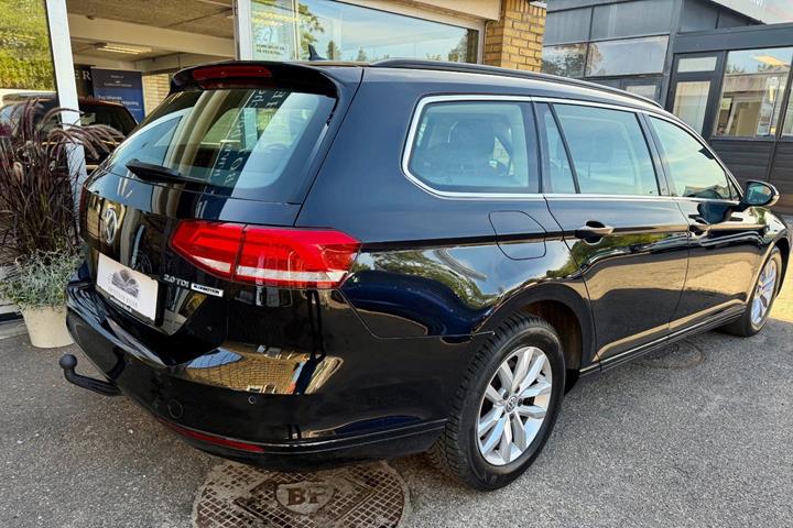Sort VW Passat fra 2016