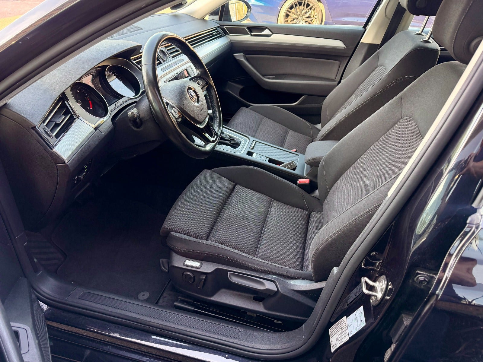 Sort VW Passat fra 2016