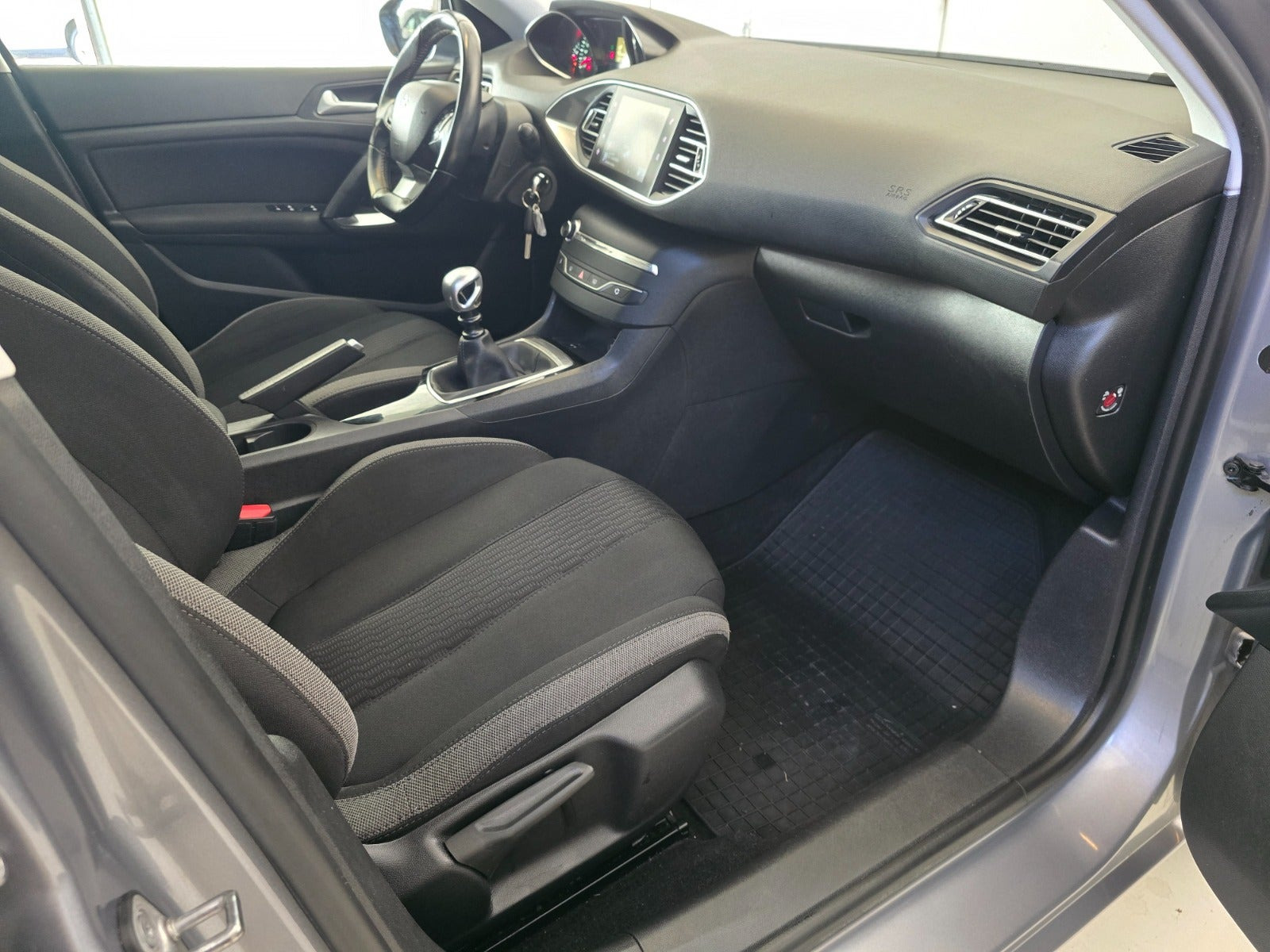 Sølv Peugeot 308 fra 2016