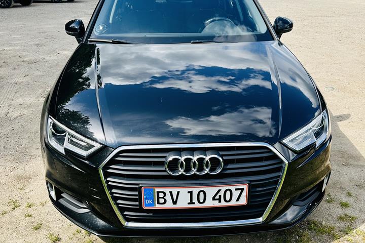 Sort Audi A3 Limousine fra 2017