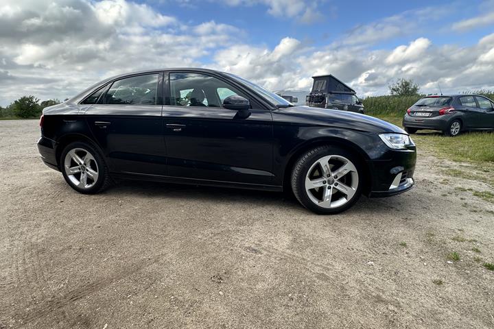 Sort Audi A3 Limousine fra 2017