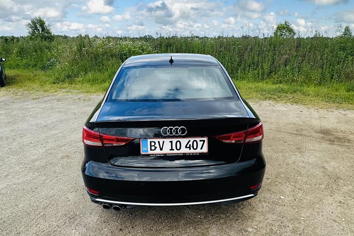 Sort Audi A3 Limousine fra 2017