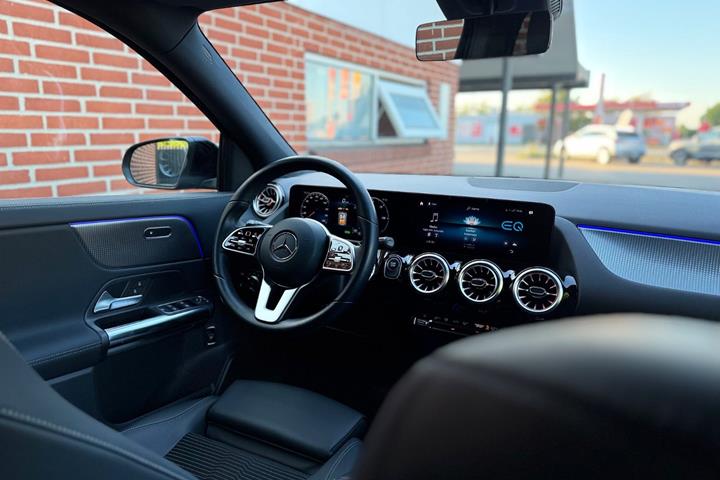 Sort Mercedes EQA250 fra 2021