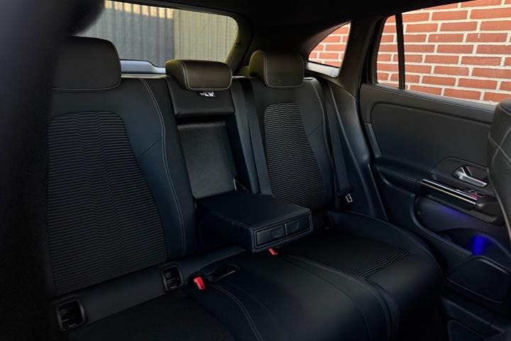 Sort Mercedes EQA250 fra 2021