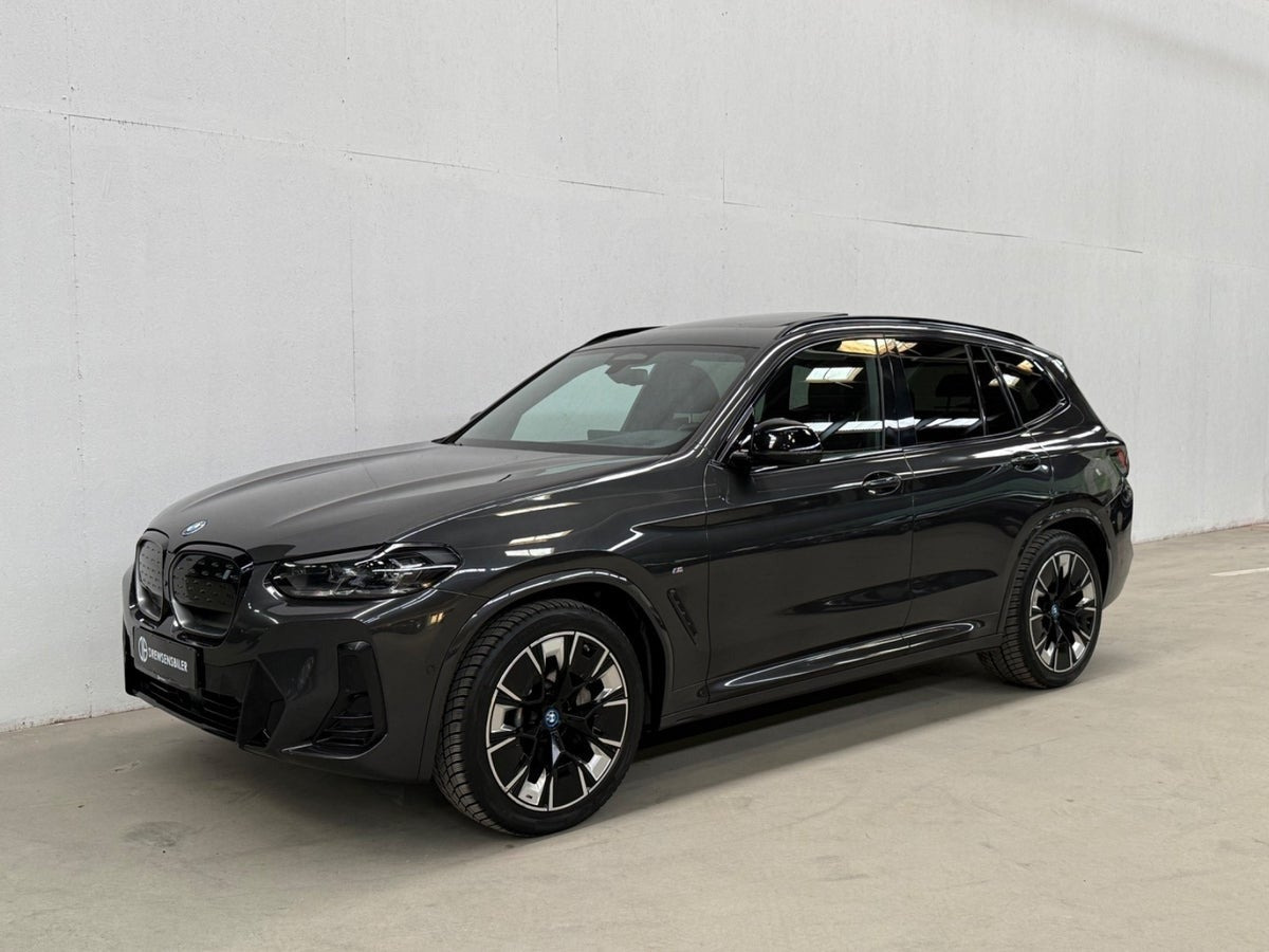 Grå BMW iX3 fra 2022