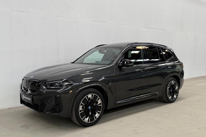 Grå BMW iX3 fra 2022