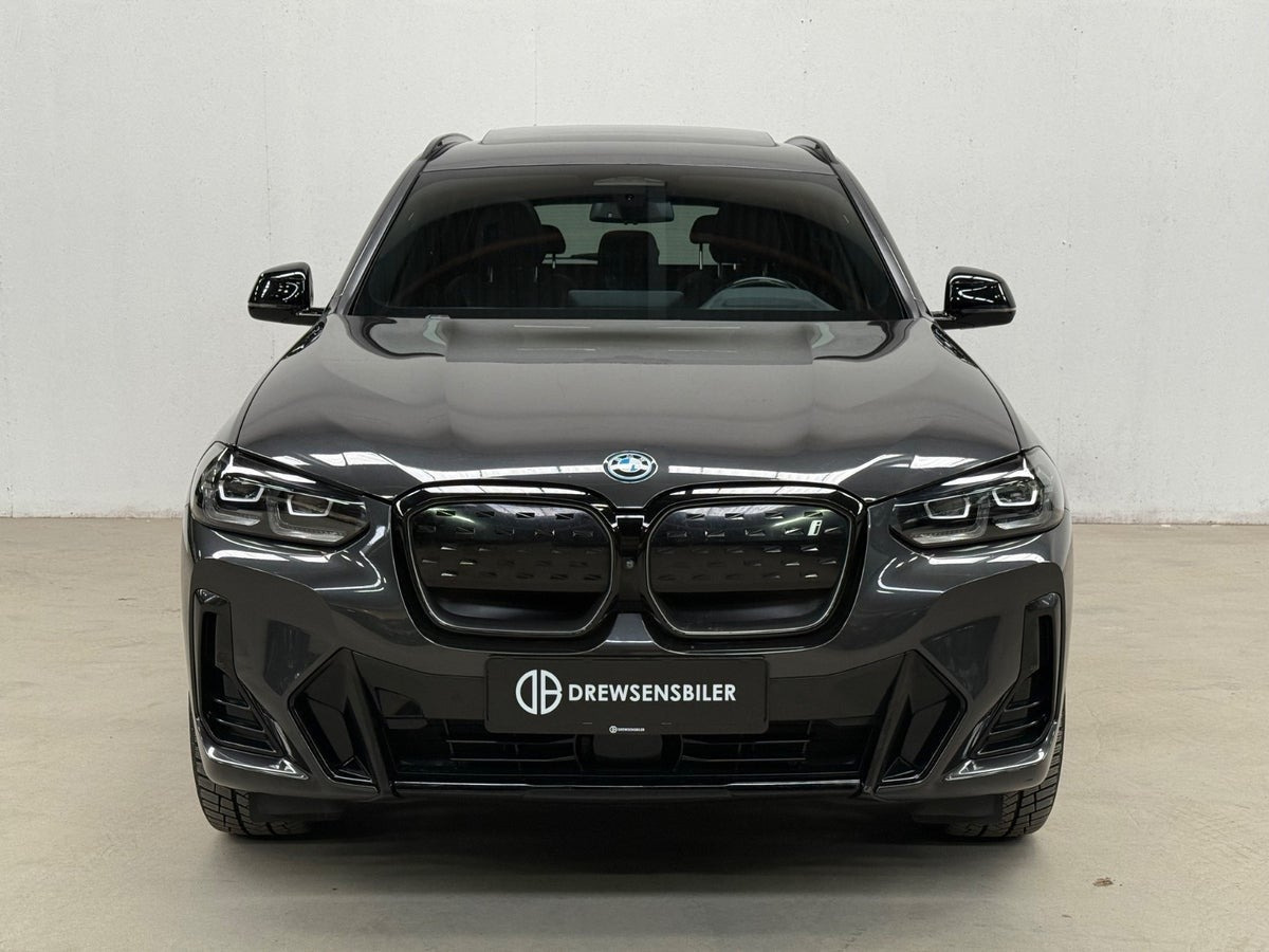 Grå BMW iX3 fra 2022