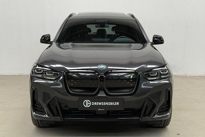 Grå BMW iX3 fra 2022