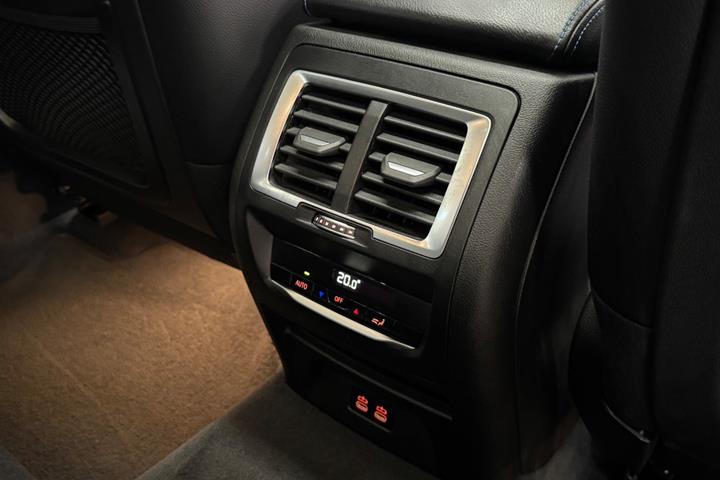 Grå BMW iX3 fra 2022
