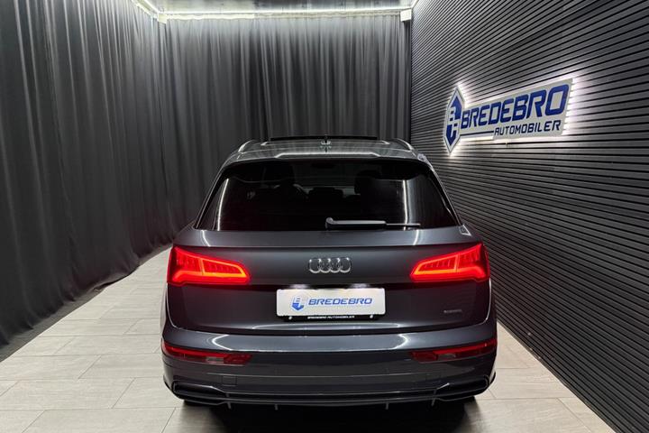 Grå Audi Q5 fra 2018