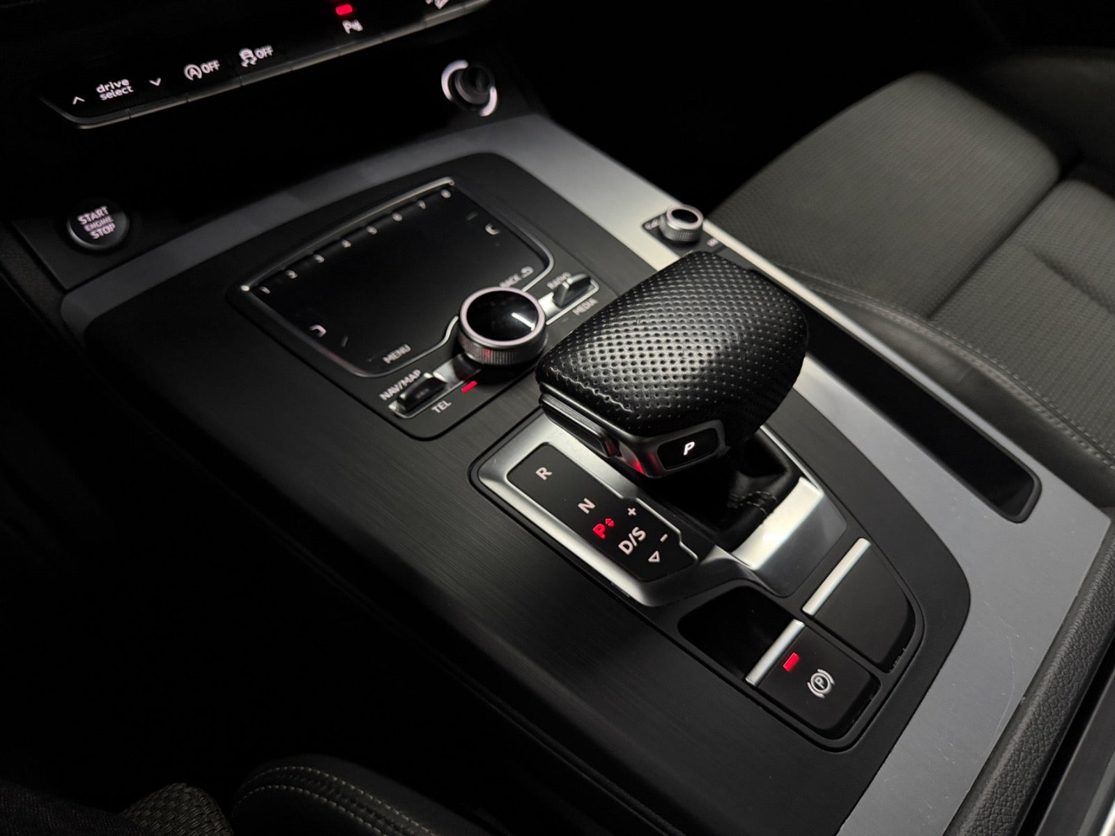 Grå Audi Q5 fra 2018