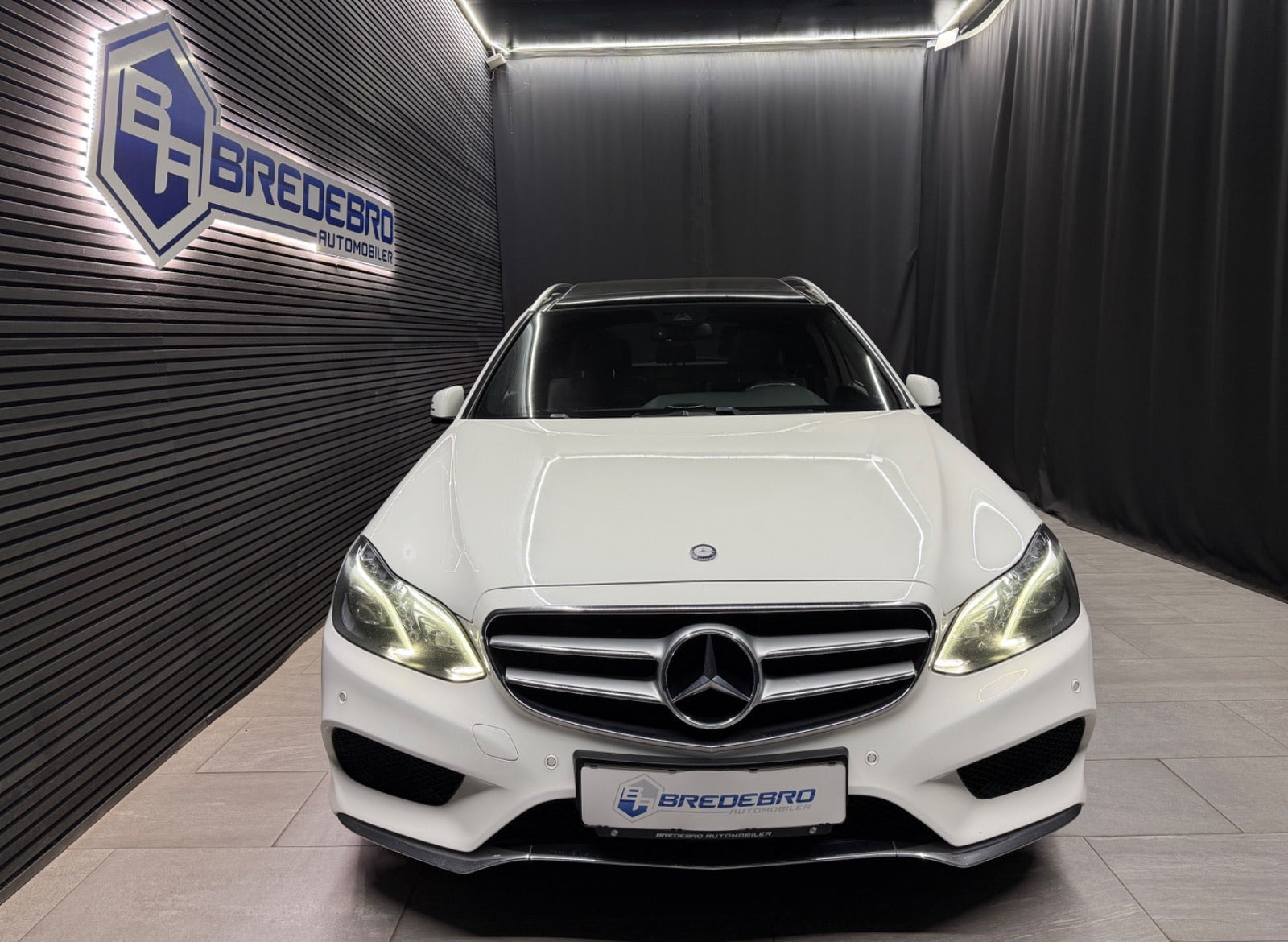 Hvid Mercedes E350 fra 2014