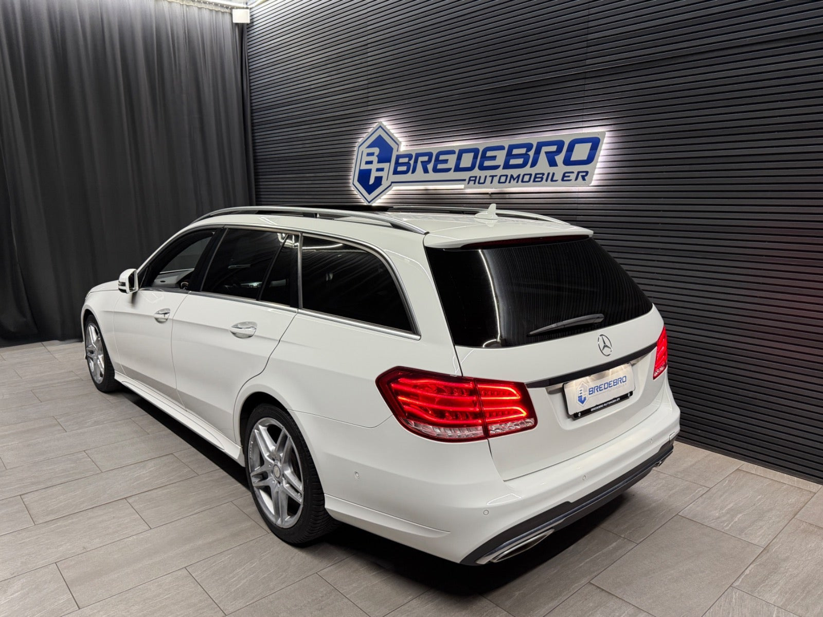 Hvid Mercedes E350 fra 2014
