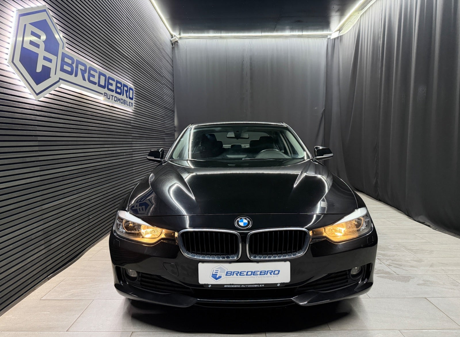 Sort BMW 316d fra 2014