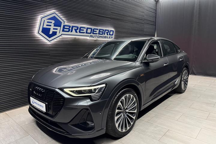 Grå Audi e-tron fra 2023