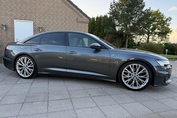 Grå Audi A6 fra 2018