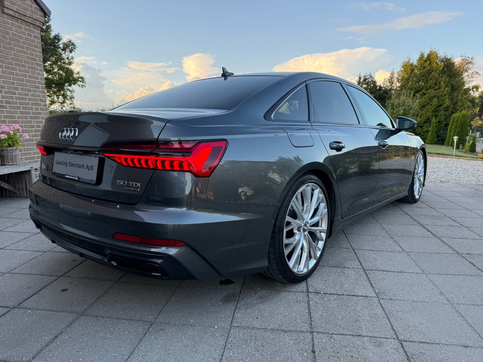 Grå Audi A6 fra 2018