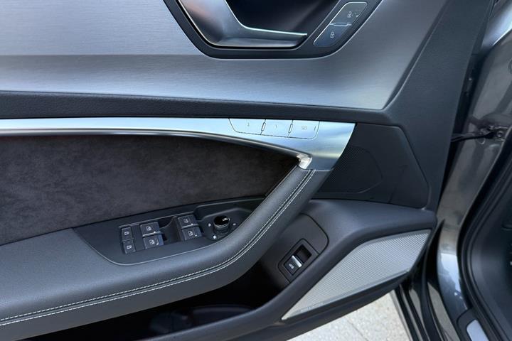 Grå Audi A6 fra 2018