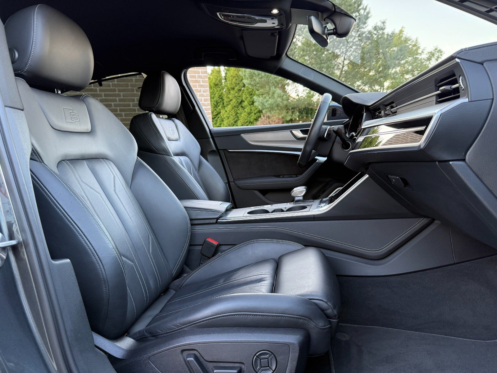 Grå Audi A6 fra 2018