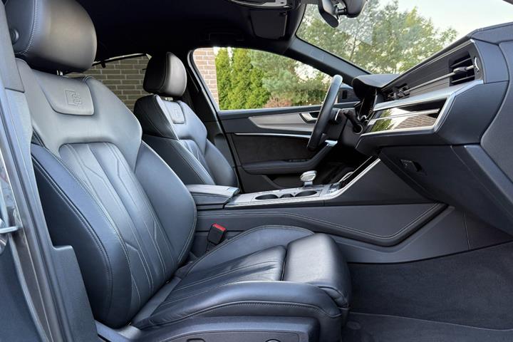Grå Audi A6 fra 2018