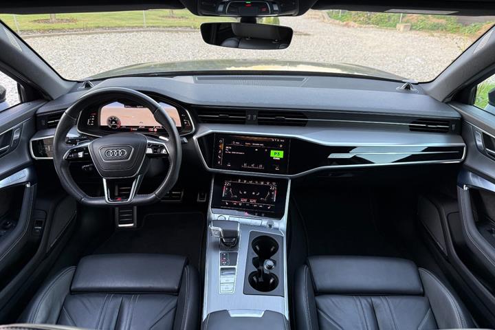 Grå Audi A6 fra 2018