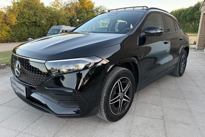 Sort Mercedes EQA250+ fra 2025 set udefra