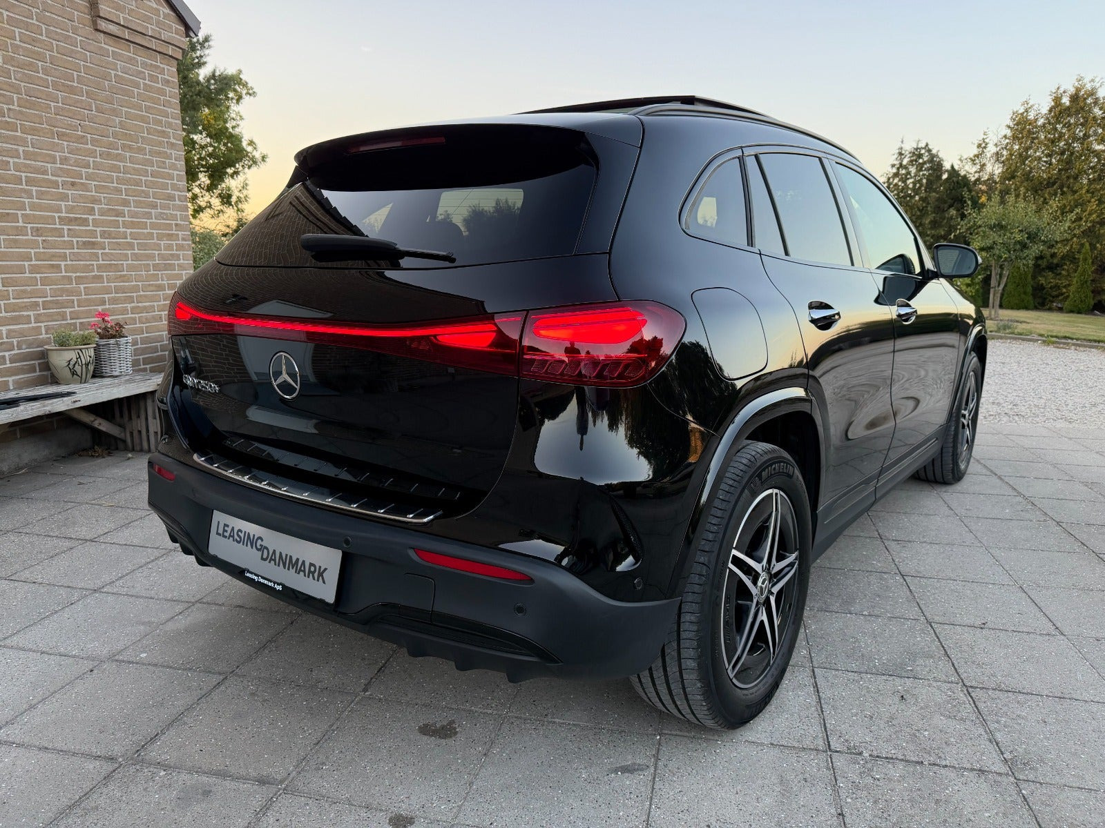 Sort Mercedes EQA250+ fra 2025