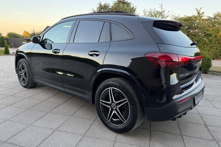 Sort Mercedes EQA250+ fra 2025