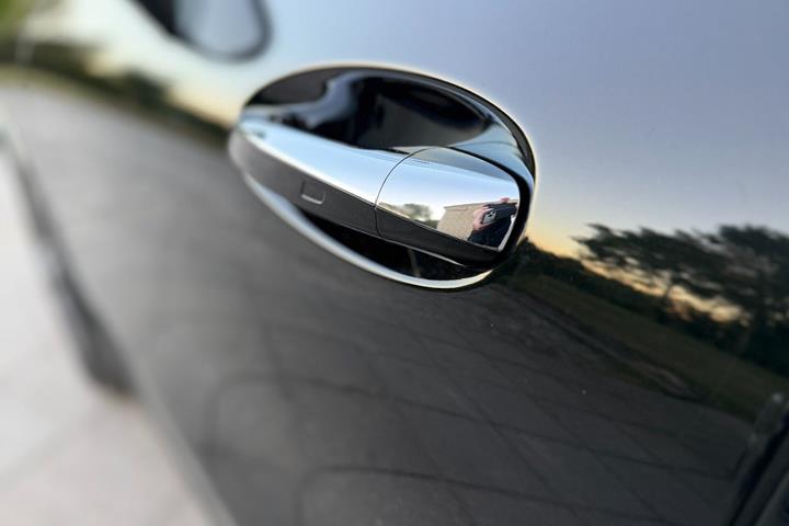 Sort Mercedes EQA250+ fra 2025