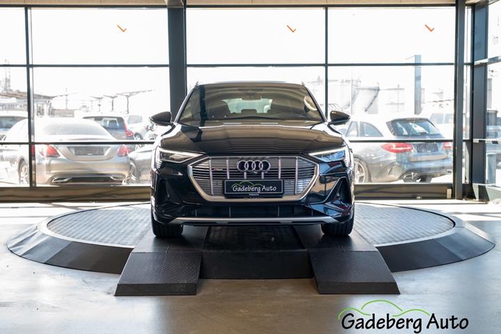 Sort Audi e-tron fra 2020